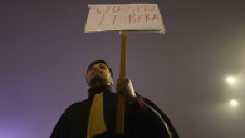 Aproximativ o mie de persoane au protestat în Piața Victoriei, în urma materialului Recorder privind funcționarea Justiției în România, cerând demisia Liei Savonea, București, 11 decembrie 2025.
Foto: Inquam Photos / Octav Ganea | Poza 4 din 8