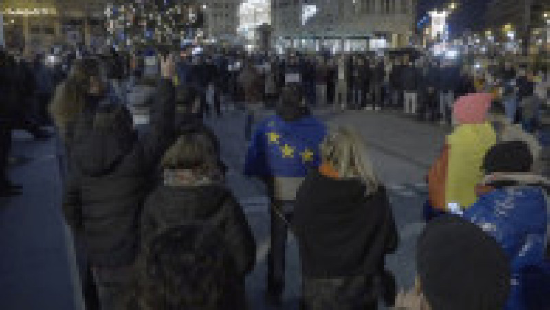 Peste 200 de persoane protestează în fața Tribunalului Iași, cerând o justiție independentă. Foto: Digi24 | Poza 3 din 4