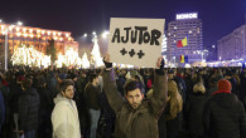 A patra seară de proteste după documentarul Recorder, la care participă câteva mii de persoane, în Piața Victoriei din București, 13 decembrie 2025. Foto: Inquam Photos / Octav Ganea | Poza 8 din 8