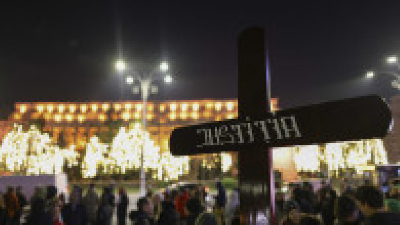 A patra seară de proteste după documentarul Recorder, la care participă câteva mii de persoane, în Piața Victoriei din București, 13 decembrie 2025. Foto: Inquam Photos / Octav Ganea | Poza 7 din 8