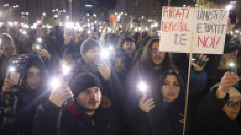 A patra seară de proteste după documentarul Recorder, la care participă câteva mii de persoane, în Piața Victoriei din București, 13 decembrie 2025. Foto: Inquam Photos / Octav Ganea | Poza 3 din 8