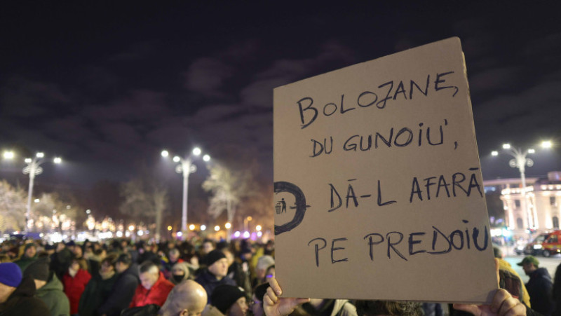A patra seară de proteste după documentarul Recorder, la care participă câteva mii de persoane, în Piața Victoriei din București, 13 decembrie 2025. Foto: Inquam Photos / Octav Ganea