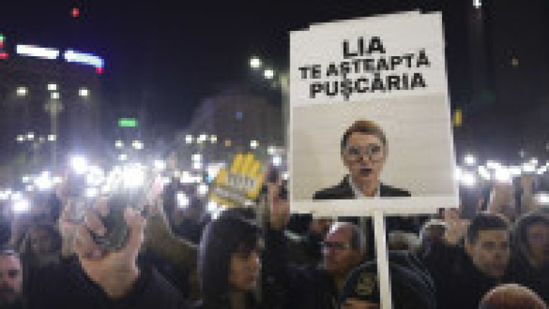 A patra seară de proteste după documentarul Recorder, la care participă câteva mii de persoane, în Piața Victoriei din București, 13 decembrie 2025. Foto: Inquam Photos / Octav Ganea | Poza 2 din 8