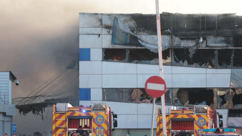 Incendiu puternic în Capitală: arde un depozit din sectorul 6. Risc de prăbușire, pompierii din interiorul clădirii au fost retrași 2 Incendiu izbucnit la un depozit de pe bulevaradul Iuliu Maniu din București, 28 decembrie 2025. Inquam Photos/ George Călin