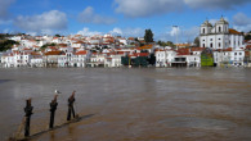 Apeluri la amânarea alegerilor prezidențiale, în timp ce furtuna Leonardo lovește Portugalia și Spania. Sursa: Profimedia | Poza 5 din 8