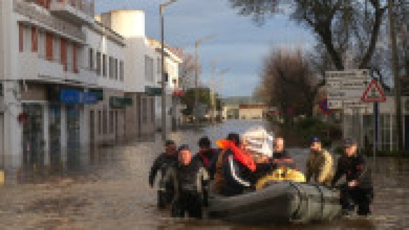 Apeluri la amânarea alegerilor prezidențiale, în timp ce furtuna Leonardo lovește Portugalia și Spania. Sursa: Profimedia | Poza 2 din 8