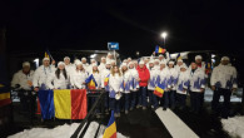 A început ceremonia de deschidere a Jocurilor Olimpice de iarnă Milano–Cortina 2026. România intră în competiție. Foto. Comitetul Olimpic și Sportiv Român/ Facebook | Poza 1 din 3