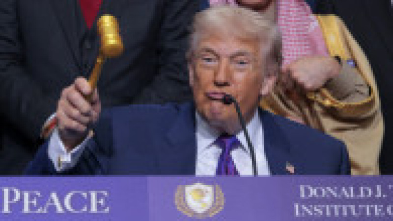 Donald Trump închide ședința inaugurală a Consiliului Păcii la Institutul Donald J. Trump pentru Pace, pe 19 februarie 2026, la Washington. Foto: Profimedia | Poza 7 din 8