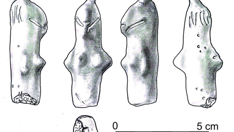 Figurină feminină veche de peste 7.500 de ani, descoperită de arheologi în apropierea municipiului Sfântu Gheorghe. Foto: Facebook/Muzeul Naţional al Carpaţilor Răsăriteni