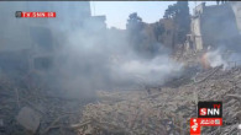 După exploziile care a avut loc în capitala Iranului, clădirile rezidențiale și civile au suferit pagube semnificative. Resturile acoperă străzile din jur, în timp ce echipele de urgență și locuitorii evaluează consecințele. Foto: Profimedia | Poza 11 din 13