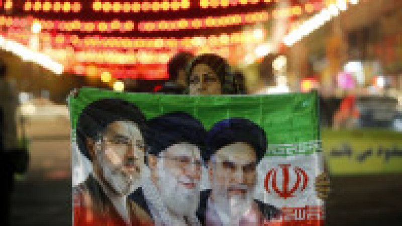 Femeie din Iran aflată în Piața Enqelab pentru a protesta împotriva atacurilor israeliene și americane asupra țării. Foto: Profimedia | Poza 6 din 6