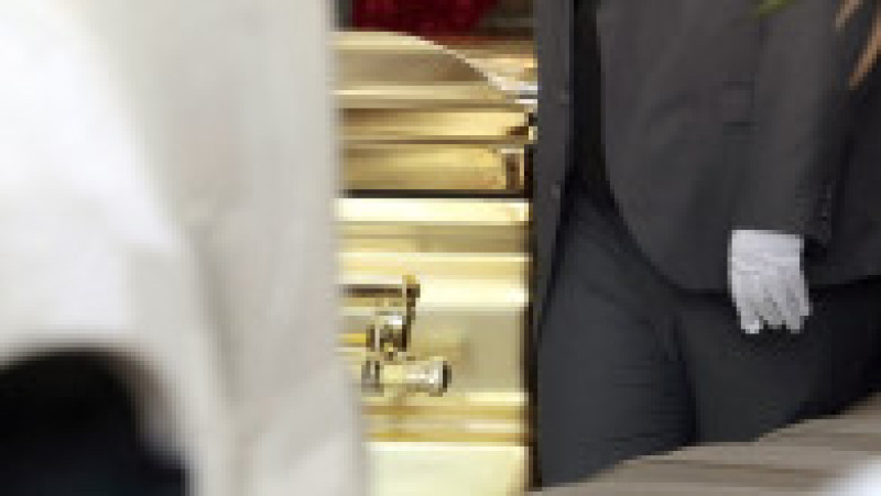 „El Mencho”, liderul celui mai important cartel de droguri din Mexic, a fost înmormântat într-un sicriu aurit. Foto: Profimedia Image | Poza 11 din 13