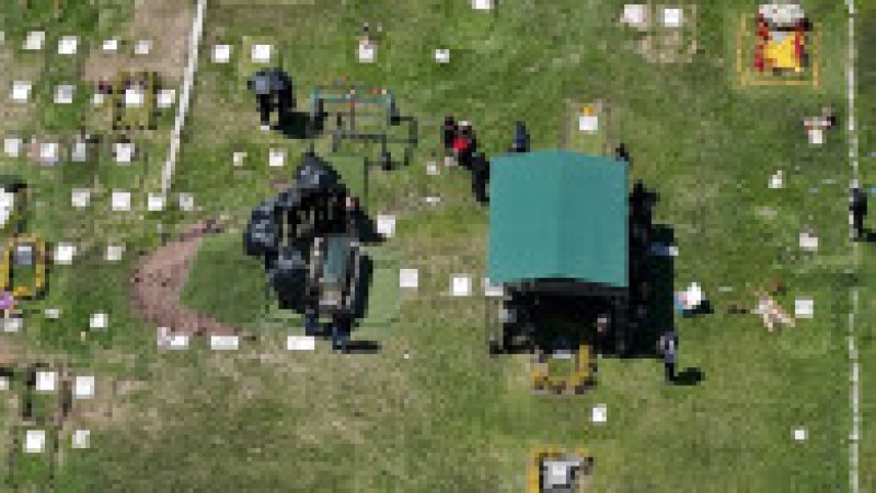 „El Mencho”, liderul celui mai important cartel de droguri din Mexic, a fost înmormântat într-un sicriu aurit. Foto: Profimedia Image | Poza 10 din 13