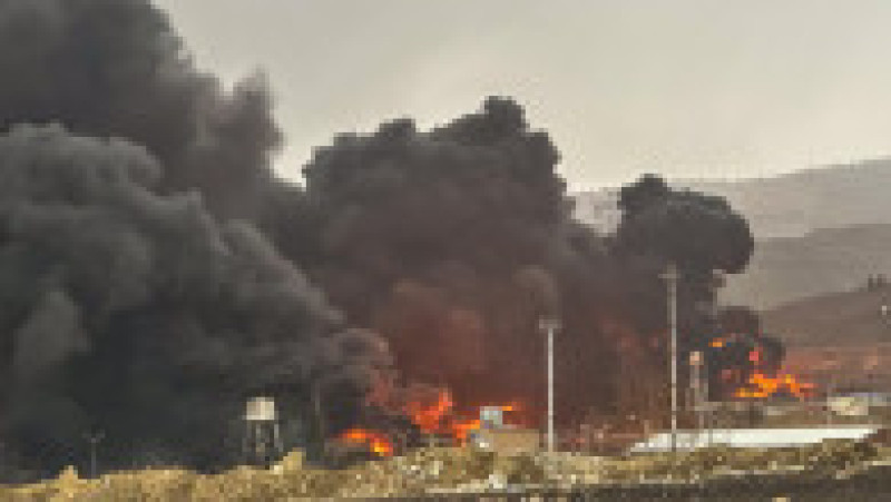 Fum și flăcări se ridică la locul atacurilor aeriene asupra unui depozit de petrol din Teheran, pe 8 martie 2026. Foto: Profimedia | Poza 5 din 5