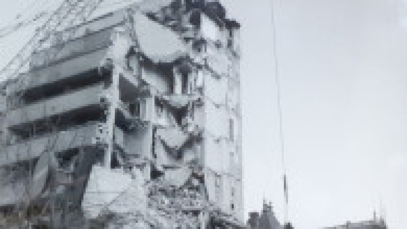 1977, martie. București. Blocul de lângă Universitate. Sursa foto ANR, SANIC, Fond CC al PCR-Albume Fotografice-Nicolae Ceaușescu-Activități în țară, albumul 2, vol. I1977 | Poza 3 din 4