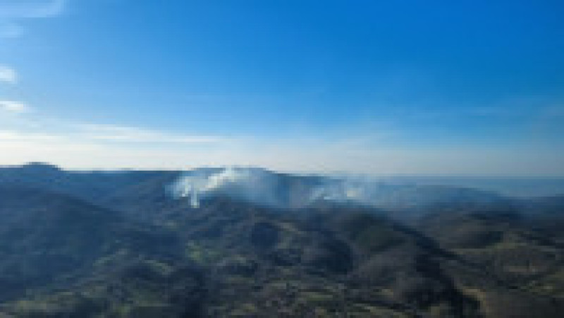 Pompierii intervin pentru stingerea unor incendii puternice de vegetație izbucnite în județele Maramureș și Satu Mare. Foto: Departamentul pentru Situaţii de Urgenţă/ Facebook | Poza 6 din 6