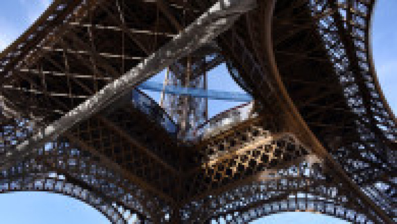 Turnul Eiffel deschide o nouă atracţie pentru vizitatori: un pod suspendat la 60 de metri. Foto: Profimedia | Poza 4 din 7
