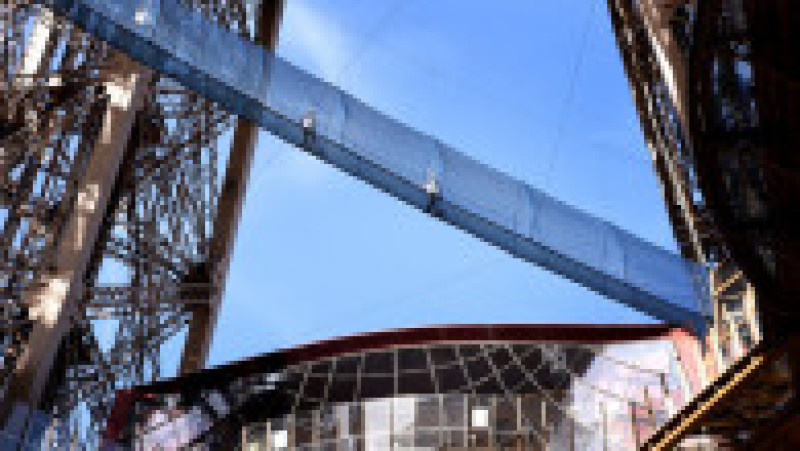 Turnul Eiffel deschide o nouă atracţie pentru vizitatori: un pod suspendat la 60 de metri. Foto: Profimedia | Poza 7 din 7