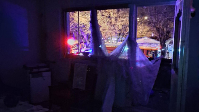 Explozie puternică într-un bloc din Călărași: 17 locatari evacuați, trei persoane au ajuns la spital. Foto ISU Călărași