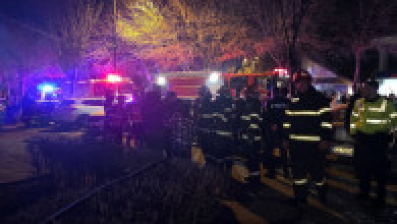 Explozie puternică într-un bloc din Călărași: 17 locatari evacuați, trei persoane au ajuns la spital. Foto ISU Călărași | Poza 7 din 8