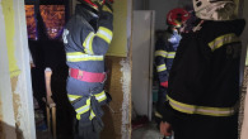 Explozie puternică într-un bloc din Călărași: 17 locatari evacuați, trei persoane au ajuns la spital. Foto ISU Călărași | Poza 6 din 8