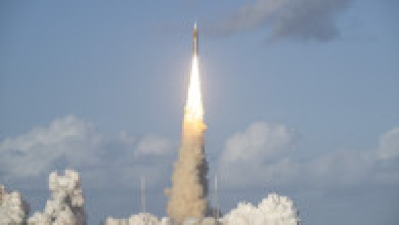 Puternica rachetă lunară a NASA a decolat miercuri seară din Florida, având la bord patru astronauţi care vor survola Luna peste câteva zile. Foto: Profimedia | Poza 5 din 15