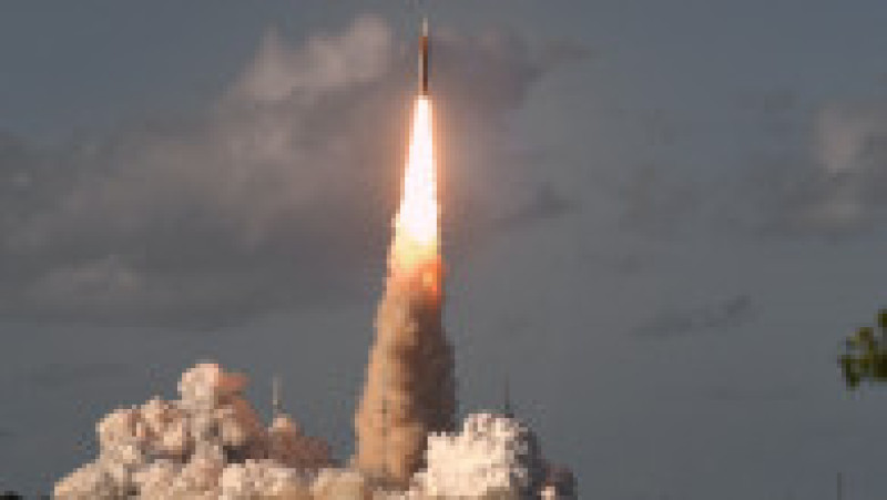 Puternica rachetă lunară a NASA a decolat miercuri seară din Florida, având la bord patru astronauţi care vor survola Luna peste câteva zile. Foto: Profimedia | Poza 7 din 15