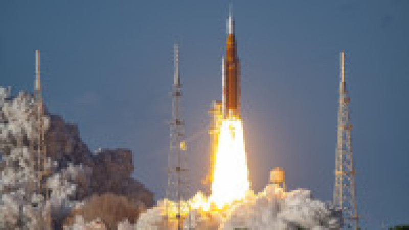 Puternica rachetă lunară a NASA a decolat miercuri seară din Florida, având la bord patru astronauţi care vor survola Luna peste câteva zile. Foto: Profimedia | Poza 9 din 15