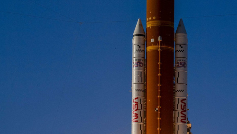 Puternica rachetă lunară a NASA a decolat miercuri seară din Florida, având la bord patru astronauţi care vor survola Luna peste câteva zile. Foto: Profimedia