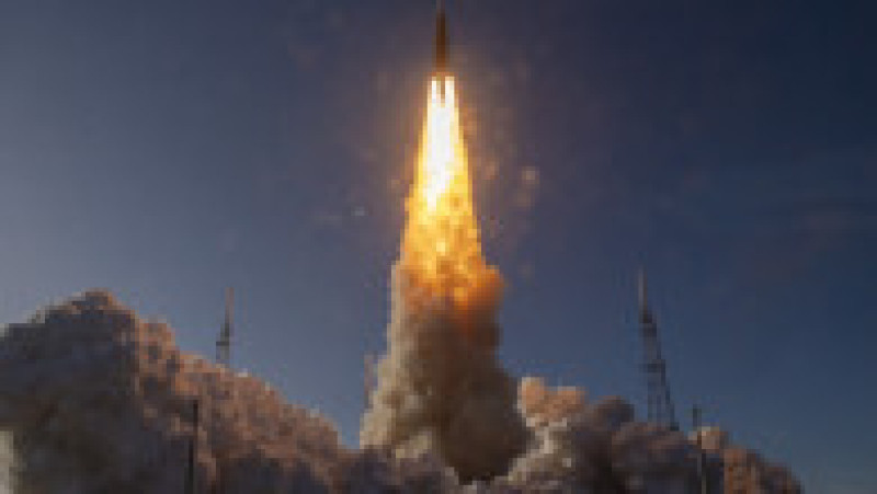 Puternica rachetă lunară a NASA a decolat miercuri seară din Florida, având la bord patru astronauţi care vor survola Luna peste câteva zile. Foto: Profimedia | Poza 2 din 15