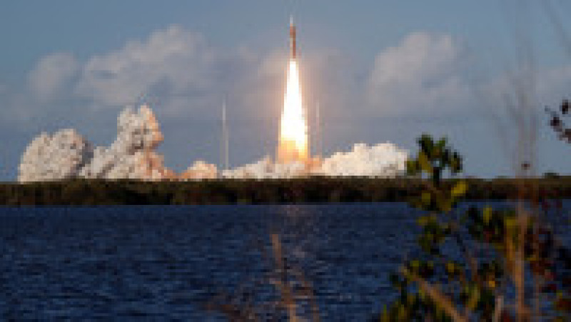 Puternica rachetă lunară a NASA a decolat miercuri seară din Florida, având la bord patru astronauţi care vor survola Luna peste câteva zile. Foto: Profimedia | Poza 12 din 13