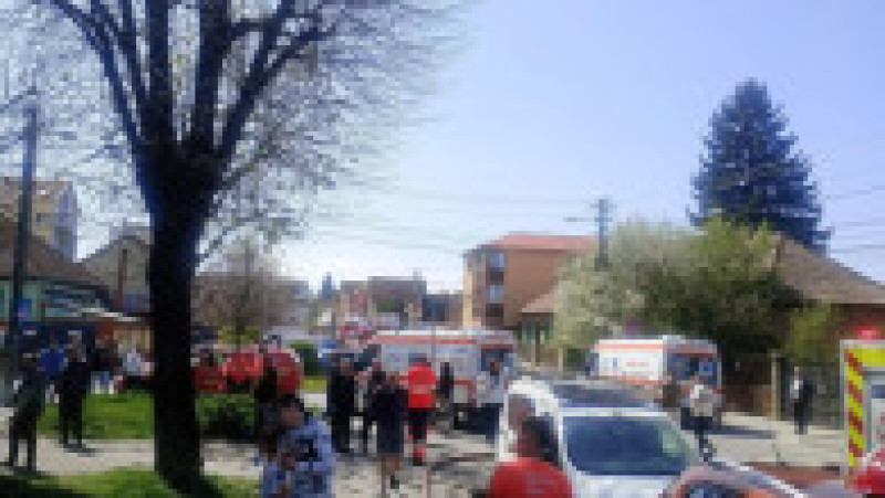 Incendiu puternic într-un bloc din Sibiu: zeci de locatari evacuați. Trei persoane au ajuns la spital. Foto ISU Sibiu/ News.ro | Poza 3 din 3