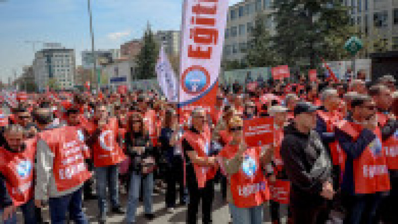 Profesorii și sindicatele din educație protestează la Ankara împotriva atacurilor din școli, cerând demisia ministrului educației. Peste 3.500 de cadre didactice au participat la manifestație. Foto: Profimedia Images | Poza 2 din 7