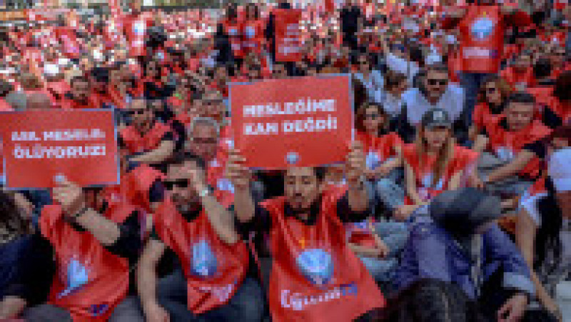 Profesorii și sindicatele din educație protestează la Ankara împotriva atacurilor din școli, cerând demisia ministrului educației. Peste 3.500 de cadre didactice au participat la manifestație. Foto: Profimedia Images | Poza 7 din 7