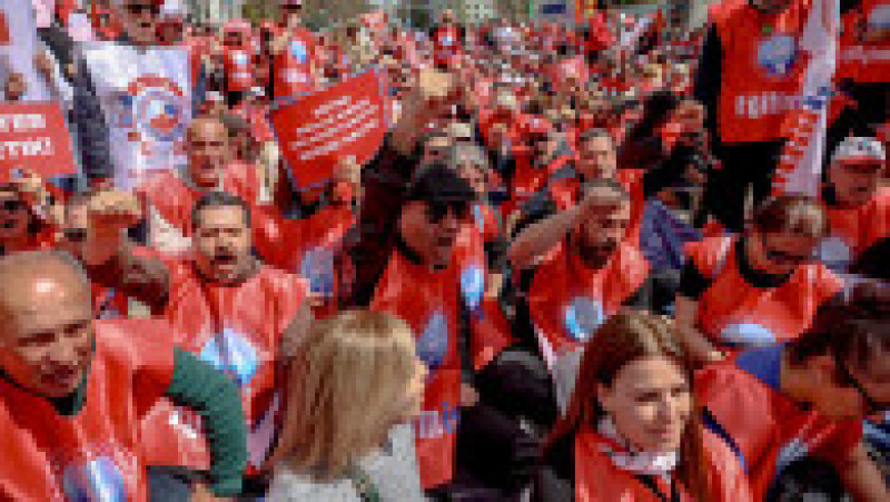 Profesorii și sindicatele din educație protestează la Ankara împotriva atacurilor din școli, cerând demisia ministrului educației. Peste 3.500 de cadre didactice au participat la manifestație. Foto: Profimedia Images | Poza 4 din 7