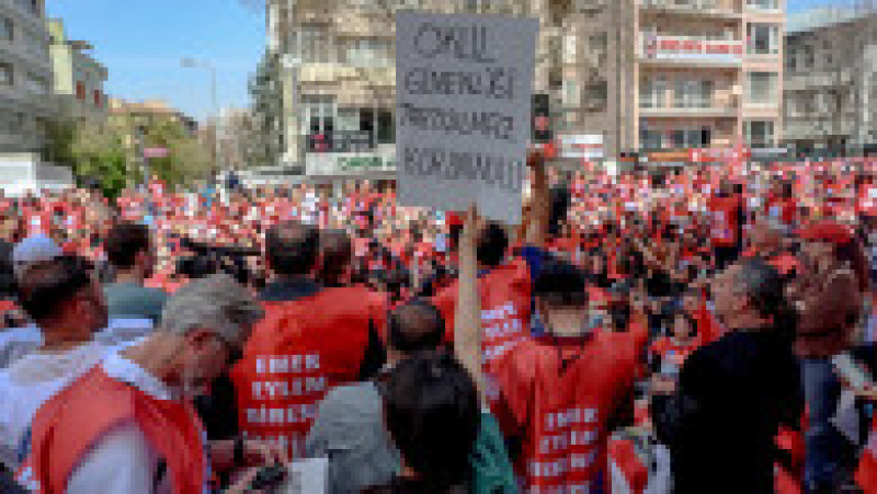 Profesorii și sindicatele din educație protestează la Ankara împotriva atacurilor din școli, cerând demisia ministrului educației. Peste 3.500 de cadre didactice au participat la manifestație. Foto: Profimedia Images | Poza 6 din 7