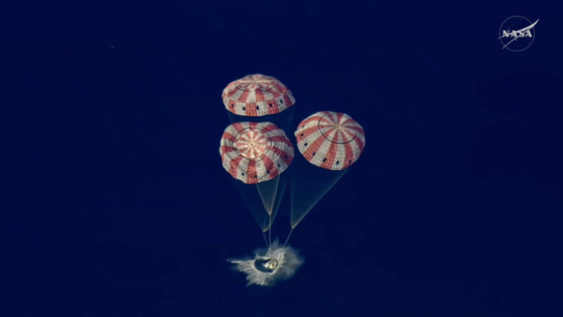 „O misiune perfect îndeplinită”. Capsula Orion a misiunii Artemis II a amerizat cu succes în Oceanul Pacific, după o călătorie istorică 2 Capsula Orion a amerizat cu succes în Oceanul Pacific. Foto: Profimedia