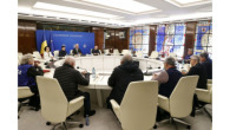 Ministrul interimar al Muncii, Dragoș Pîslaru, la consultări cu sindicatele. Sursa: Guvernul României | Poza 1 din 10