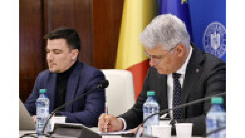 Ministrul interimar al Muncii, Dragoș Pîslaru, la consultări cu sindicatele. Sursa: Guvernul României | Poza 8 din 10