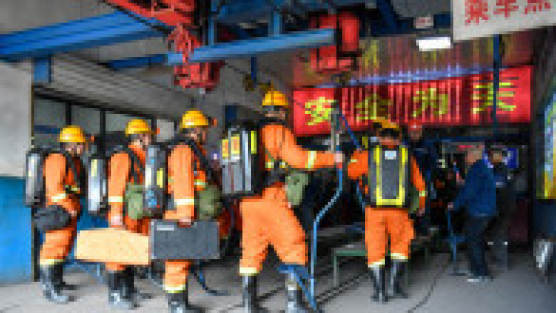 Salvatorii intervin la mina de cărbune din nordul Chinei unde a avut loc vineri, 22 mai, o explozie Foto: Profimedia | Poza 5 din 6