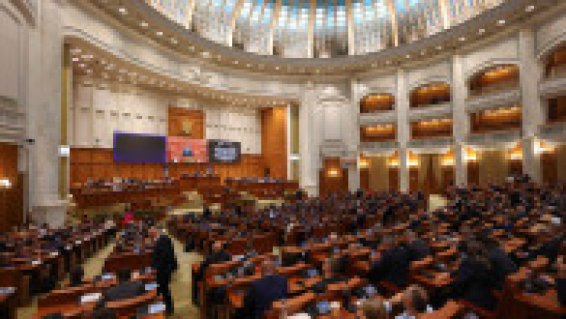 Ședința în plenul reunit al Camerei Deputaților și Senatului în care se dezbate și votează învestirea guvernului condus de Siegfried Mureșan, la Palatul Parlamentului din București, 30 septembrie 2026. Inquam Photos / George Călin | Poza 11 din 11