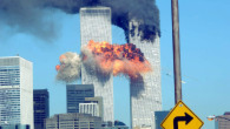 O explozie violentă zguduie World Trade Center după ce clădirile a fost lovite de două avioane pe 11 septembrie 2001, în New York. Foto: SPENCER PLATT / Getty Images / Profimedia | Poza 1 din 5