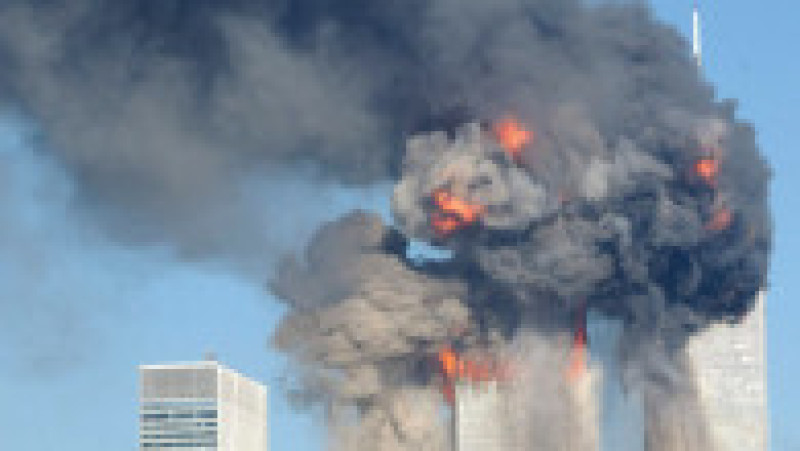 O explozie violentă zguduie World Trade Center după ce clădirile a fost lovite de două avioane pe 11 septembrie 2001, în New York. Foto: SPENCER PLATT / Getty Images / Profimedia | Poza 2 din 5