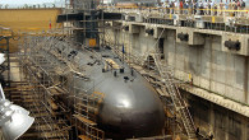 Un submarin de producție olandeză aflat în întreținere la baza navală Tsoying din Taiwan (2005). Foto: Profimedia | Poza 4 din 5