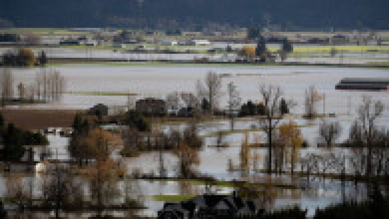 Ploile torenţiale au provocat inundaţii şi alunecări de teren în vestul Canadei. Foto: Profimedia Images | Poza 1 din 9