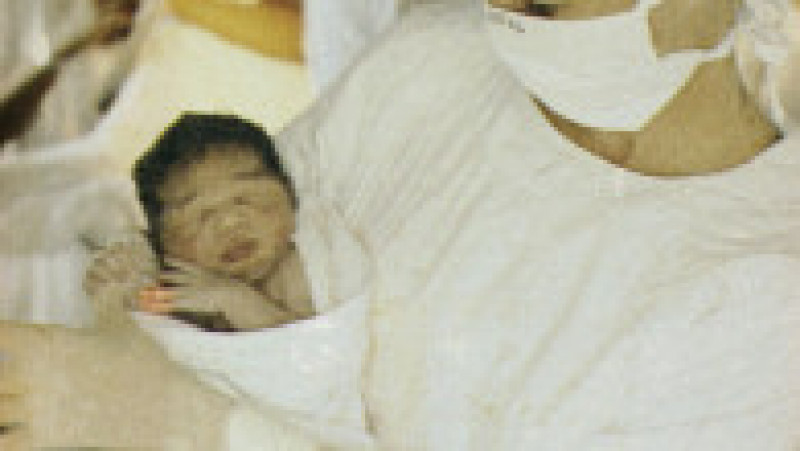 Un copil se naște la spitalul din Jonestown, în octombrie 1977. Sursa foto: Profimedia Images | Poza 14 din 22