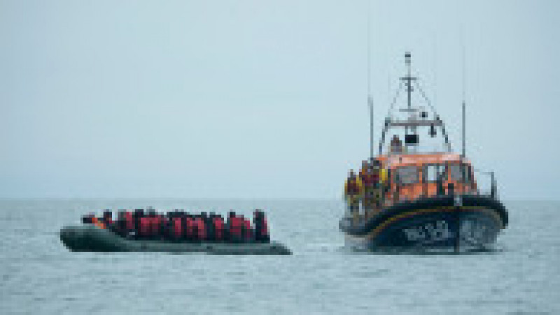 Operațiune de salvare a migranților a căror barcă s-a răsturnat în Canalul Mânecii. Foto: Profimedia | Poza 3 din 9