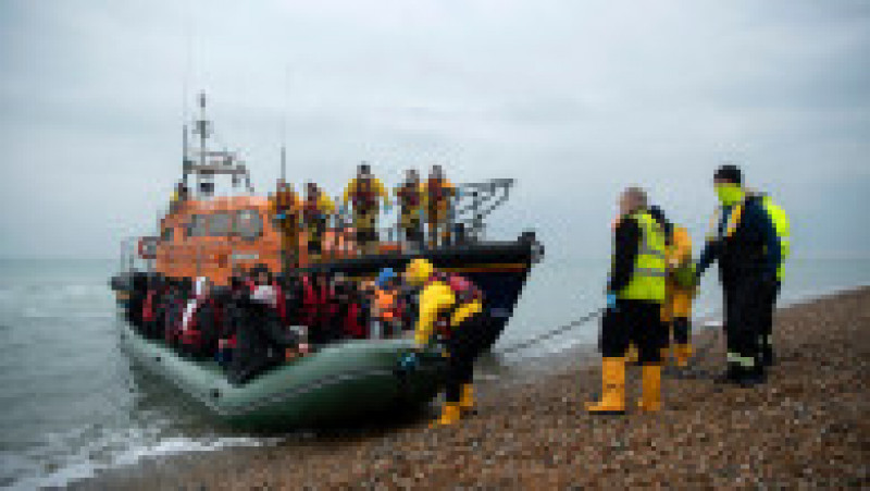 Operațiune de salvare a migranților a căror barcă s-a răsturnat în Canalul Mânecii. Foto: Profimedia | Poza 5 din 9