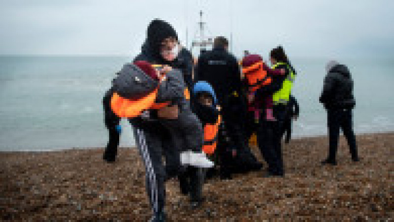 Operațiune de salvare a migranților a căror barcă s-a răsturnat în Canalul Mânecii. Foto: Profimedia | Poza 9 din 9