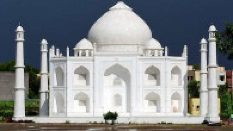 Un indian a construit o replică a Taj Mahal-ului în semn de dragoste pentru soţia sa FOTO: Profimedia Images | Poza 3 din 19
